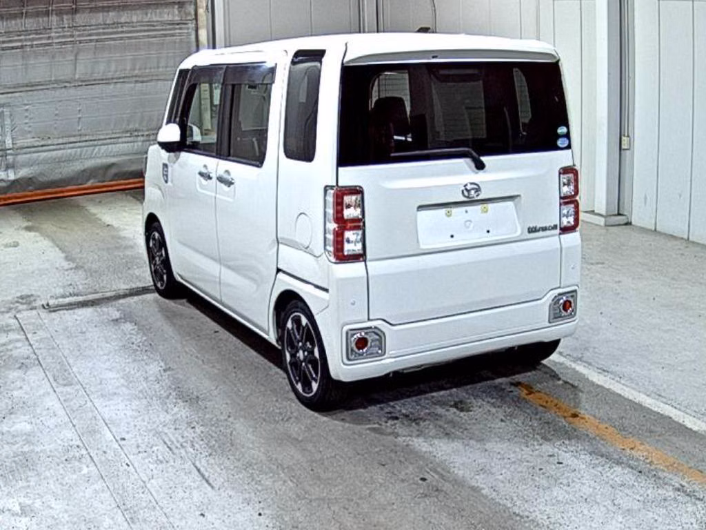 DAIHATSU WAKE
