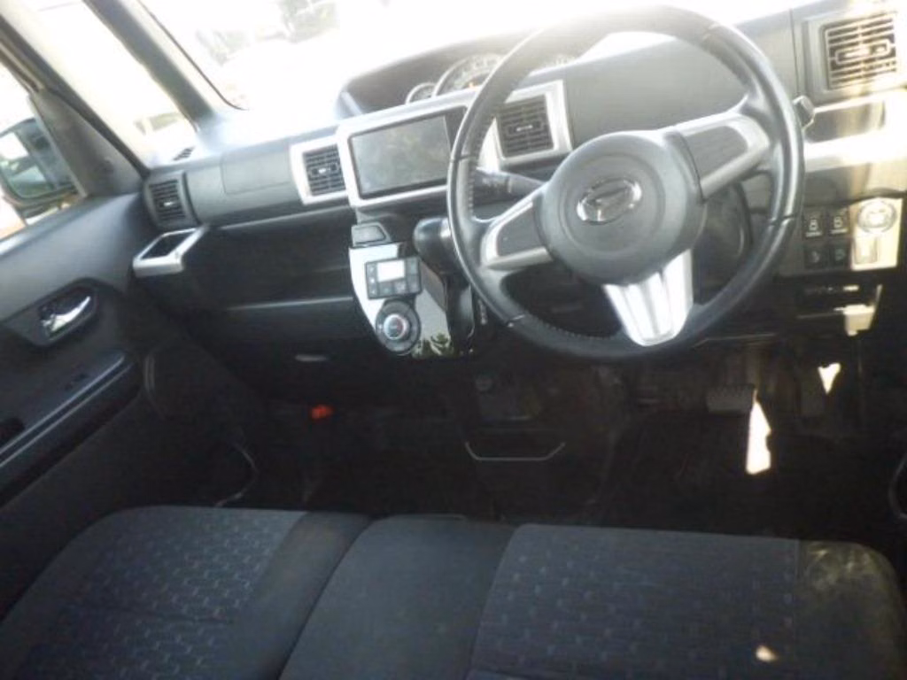 DAIHATSU WAKE