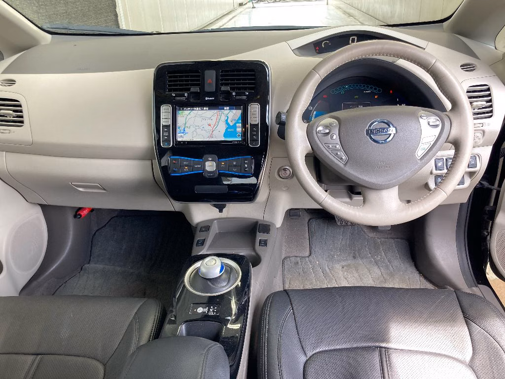 NISSAN LEAF