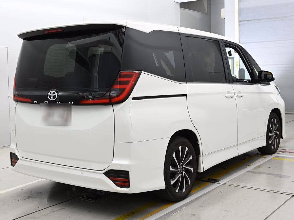 TOYOTA NOAH