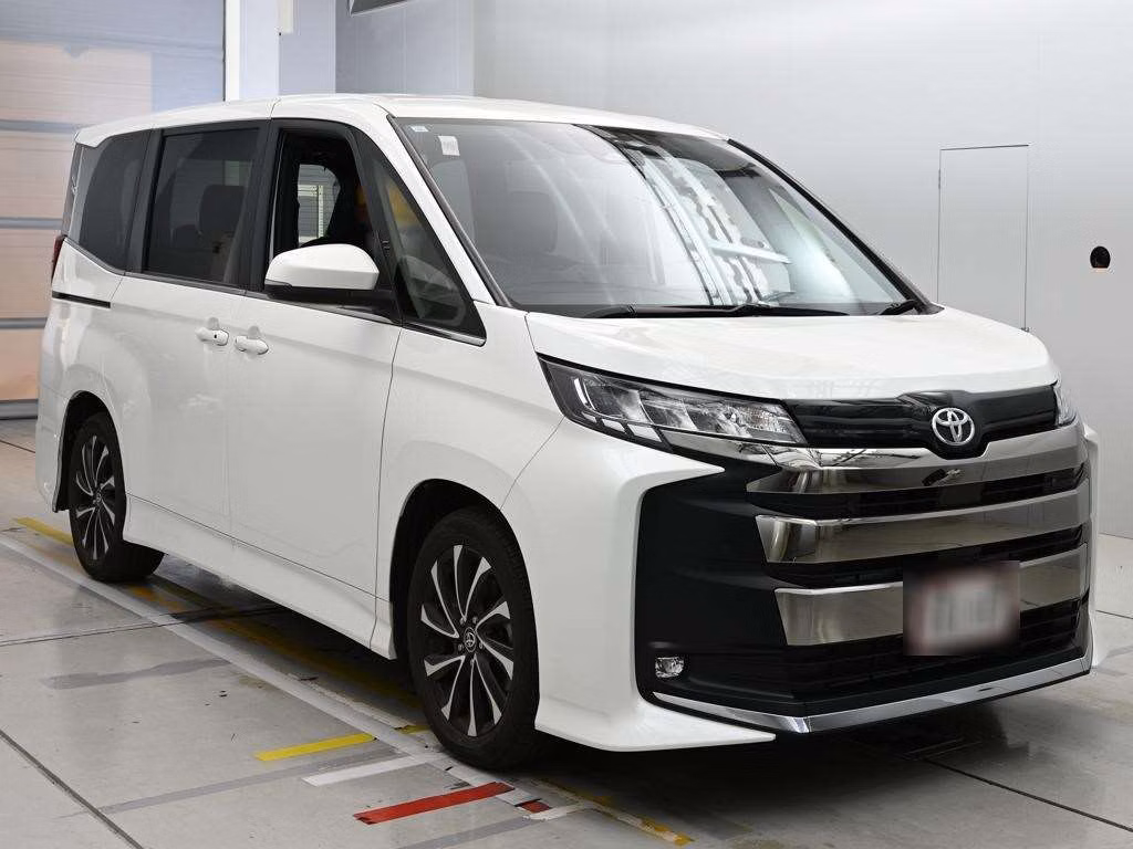 TOYOTA NOAH