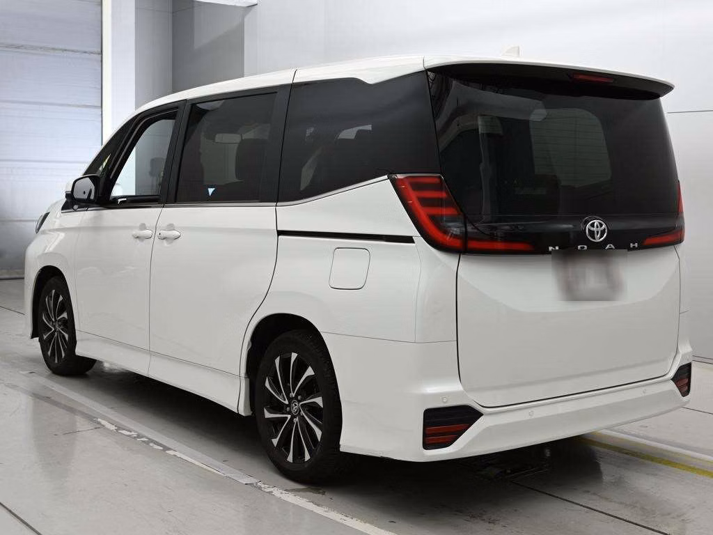 TOYOTA NOAH