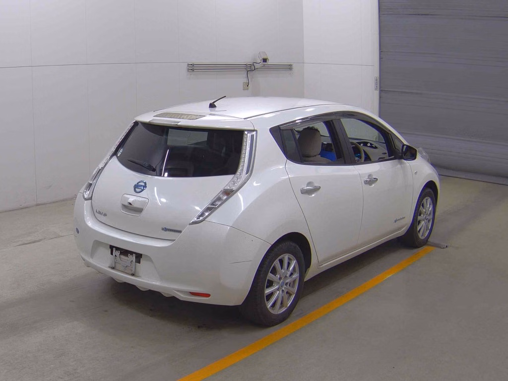 NISSAN LEAF