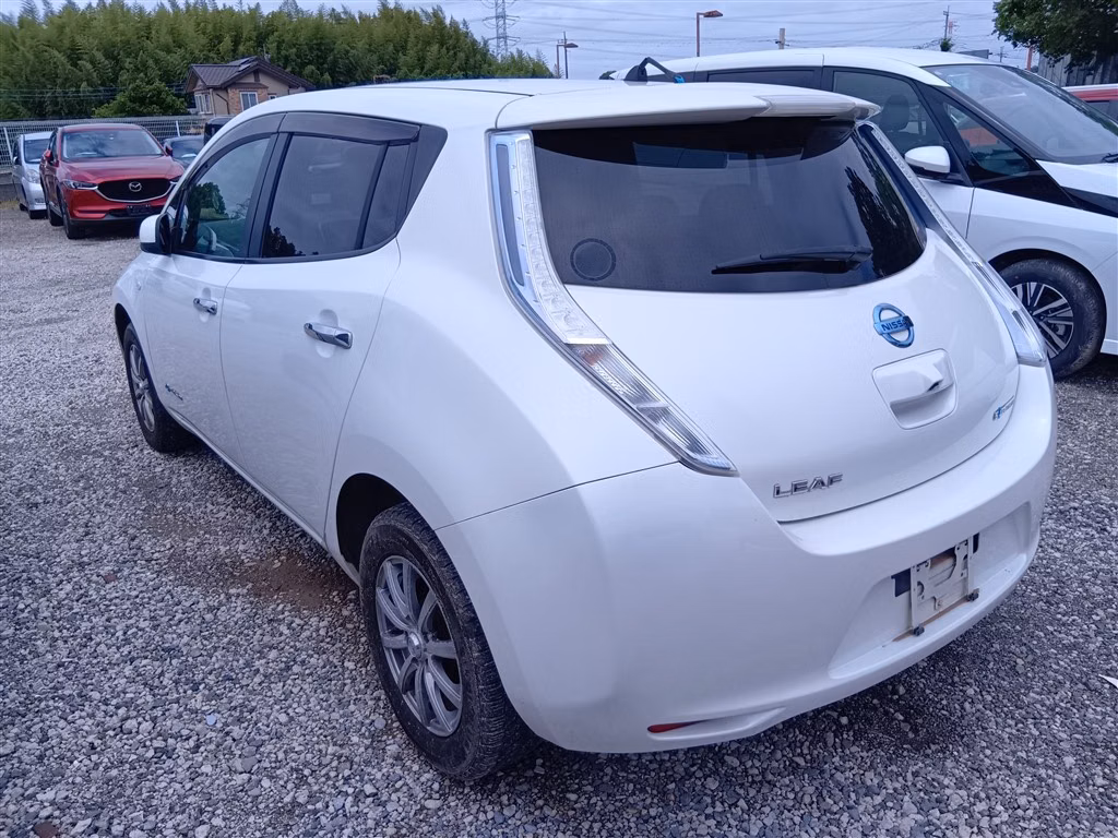 NISSAN LEAF