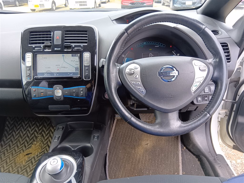 NISSAN LEAF