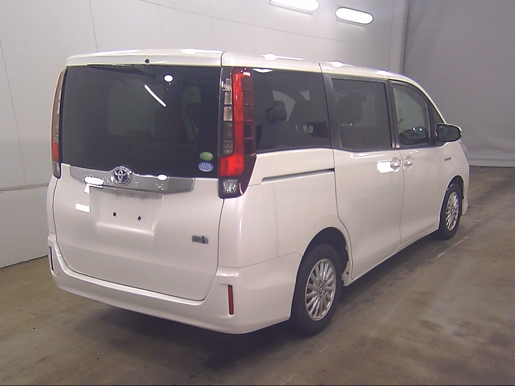 TOYOTA NOAH