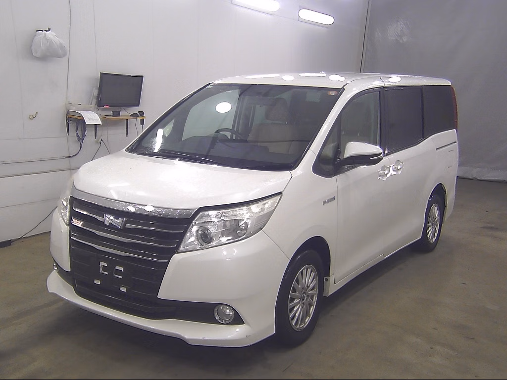 TOYOTA NOAH