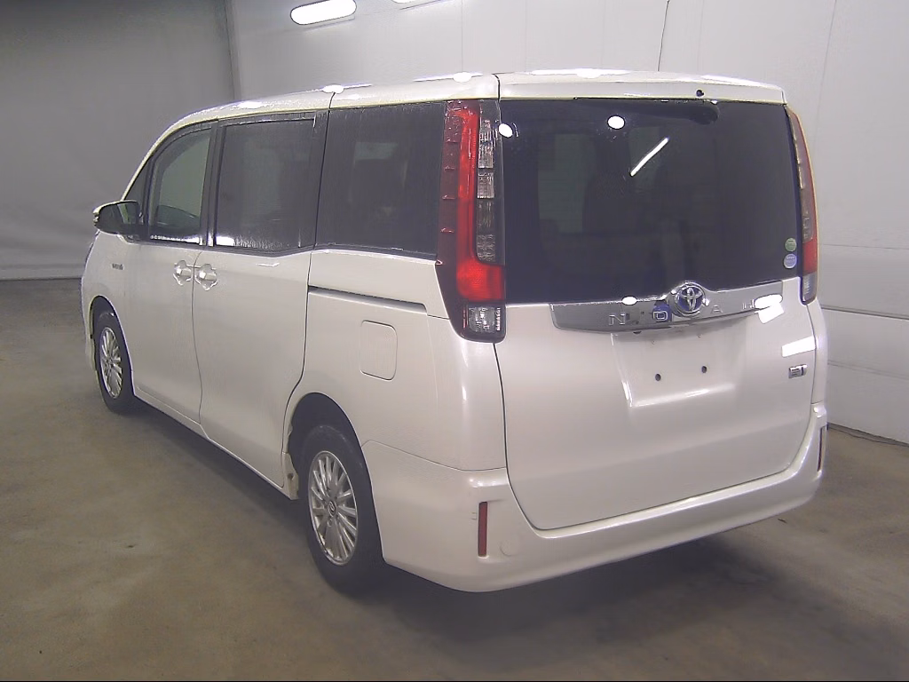 TOYOTA NOAH