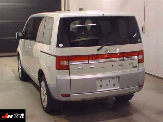 MITSUBISHI DELICA D:5