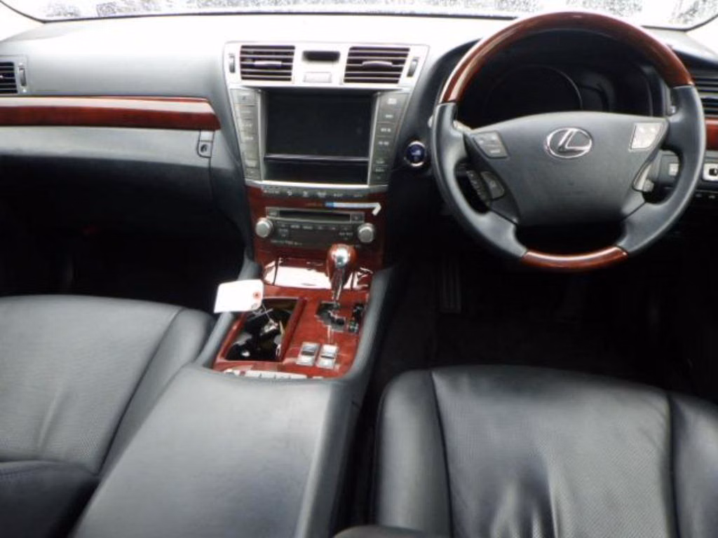 LEXUS LS600H