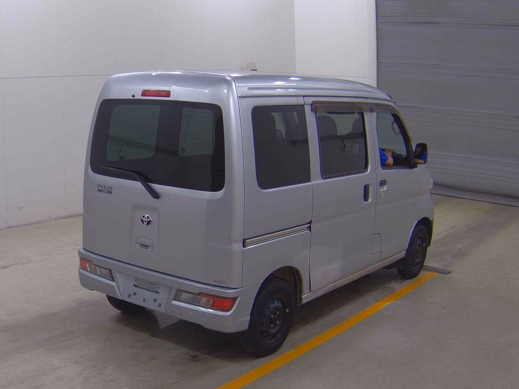 TOYOTA PIXIS VAN