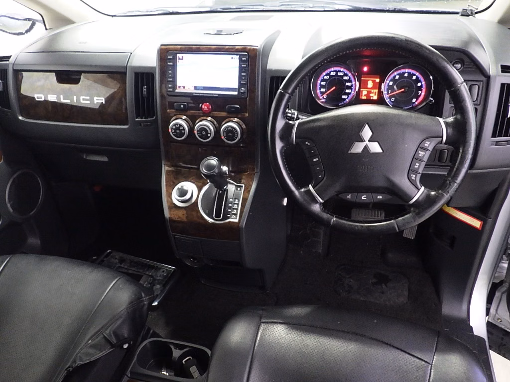 MITSUBISHI DELICA D:5