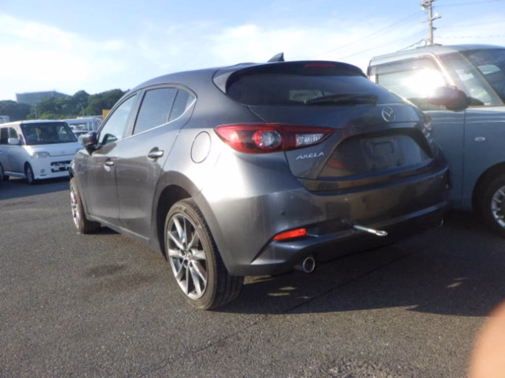 MAZDA AXELA