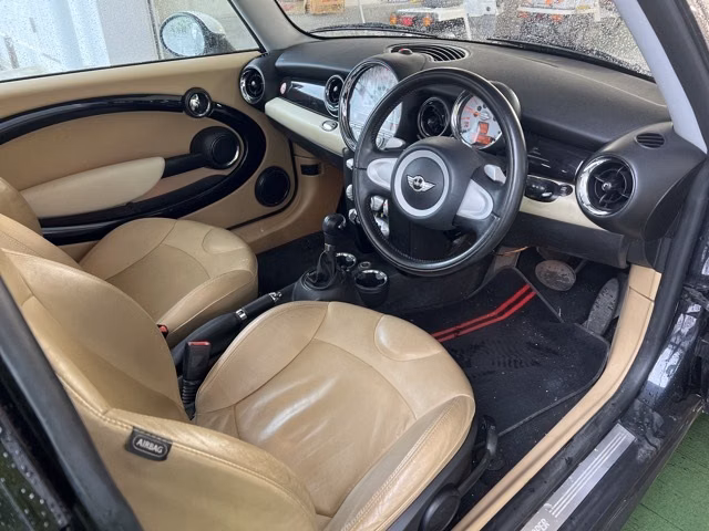 MINI HATCH