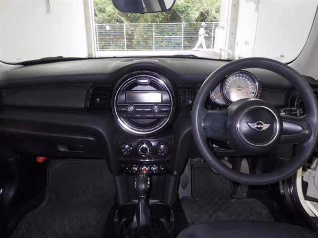MINI HATCH