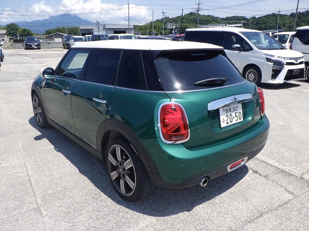 MINI HATCH