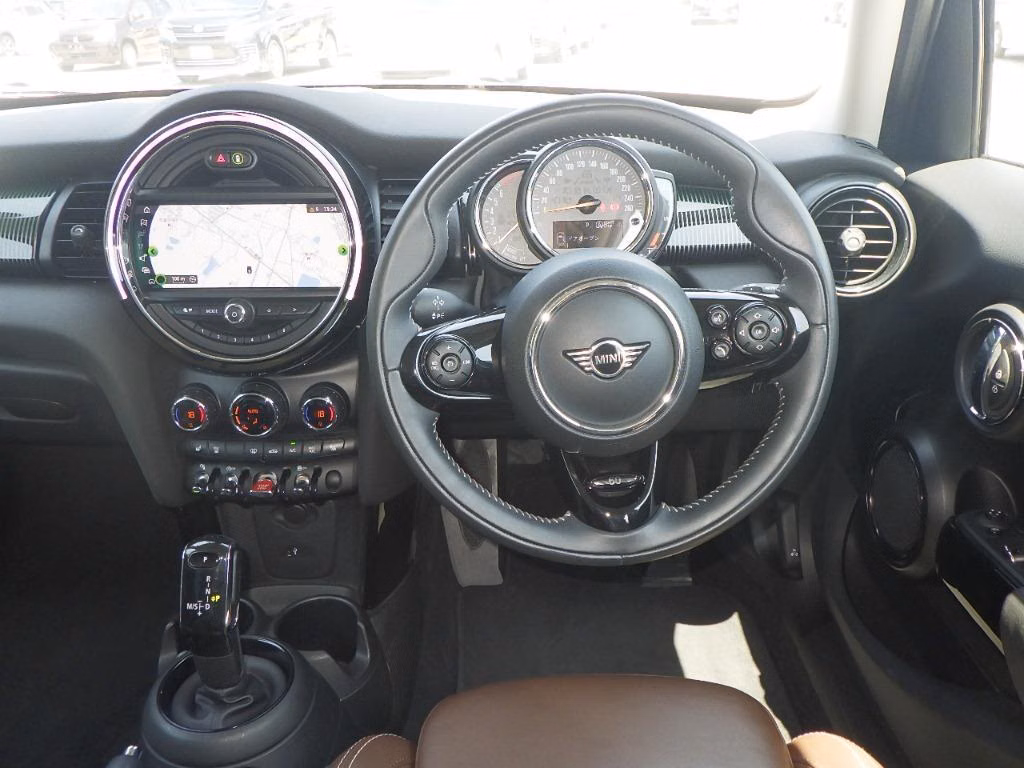 MINI HATCH