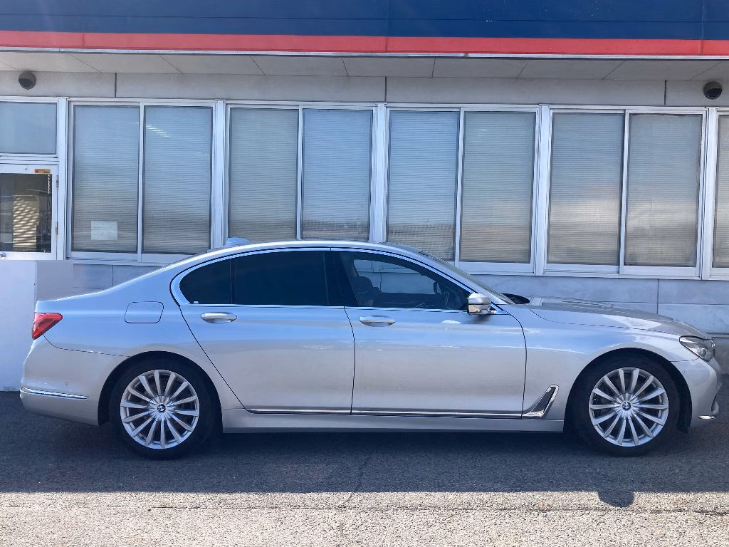 BMW 7-SERIES