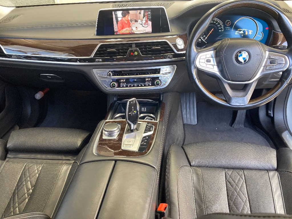BMW 7-SERIES