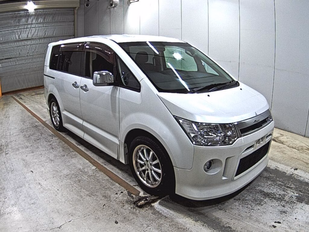 MITSUBISHI DELICA D:5