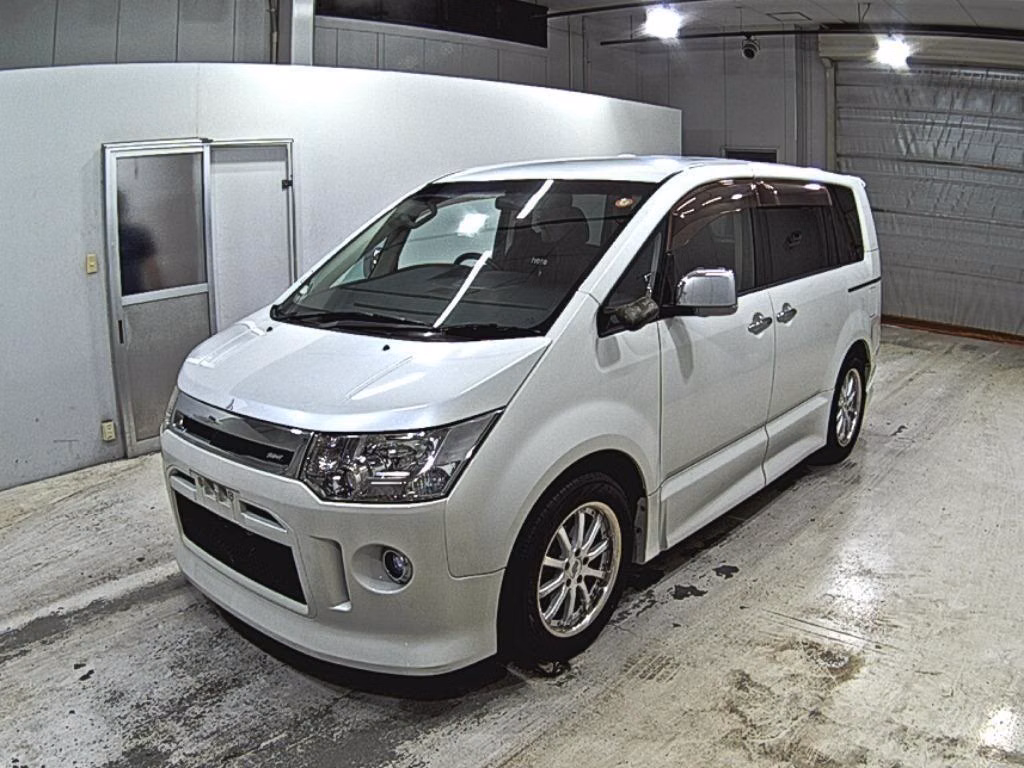 MITSUBISHI DELICA D:5