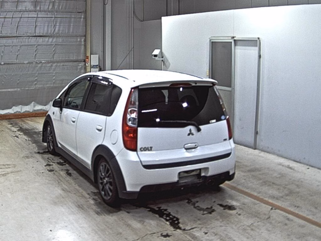 MITSUBISHI COLT