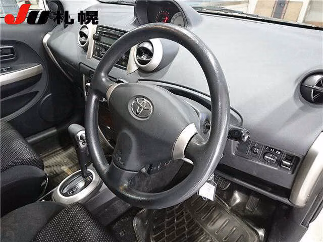 TOYOTA IST