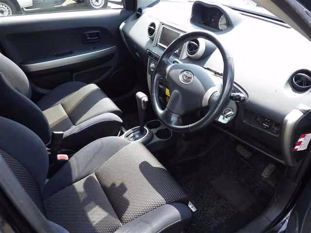 TOYOTA IST