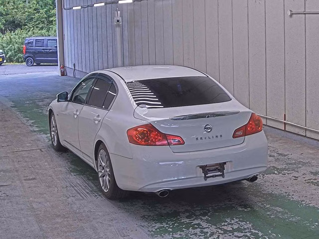 NISSAN SKYLINE