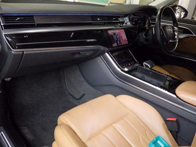 AUDI A8