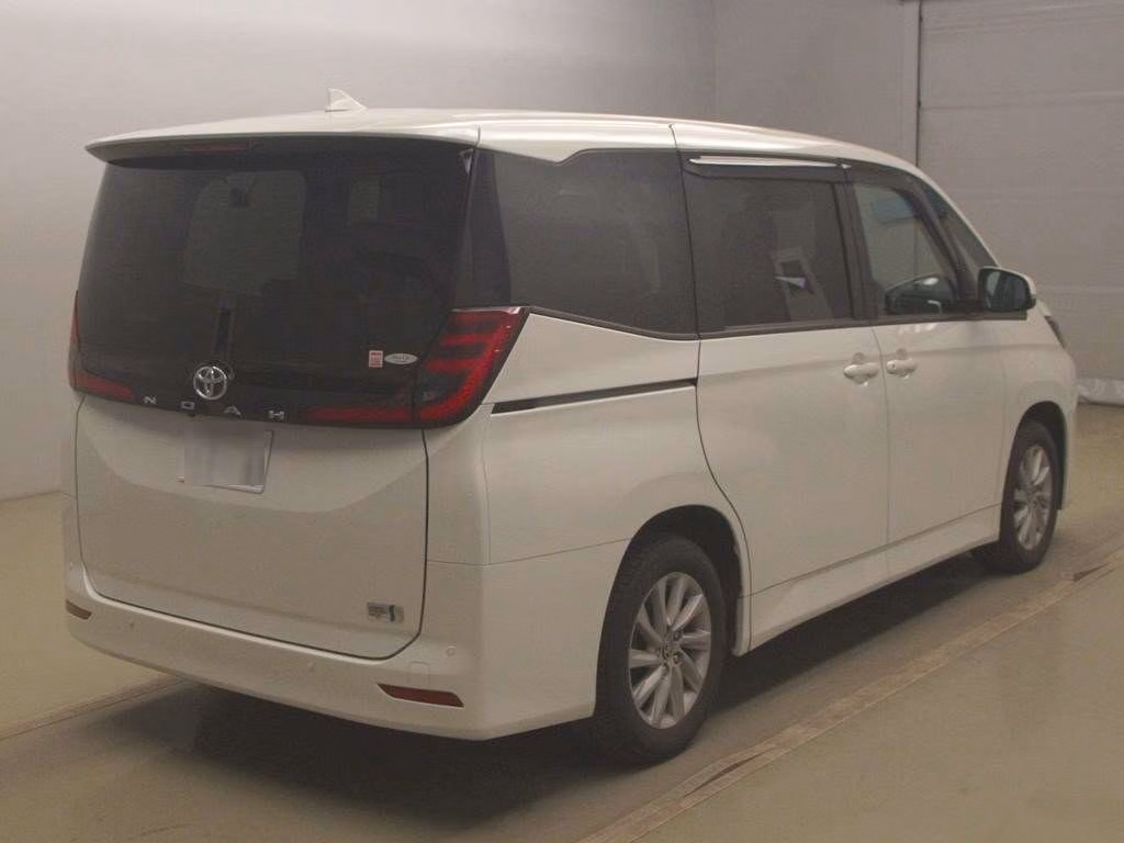 TOYOTA NOAH