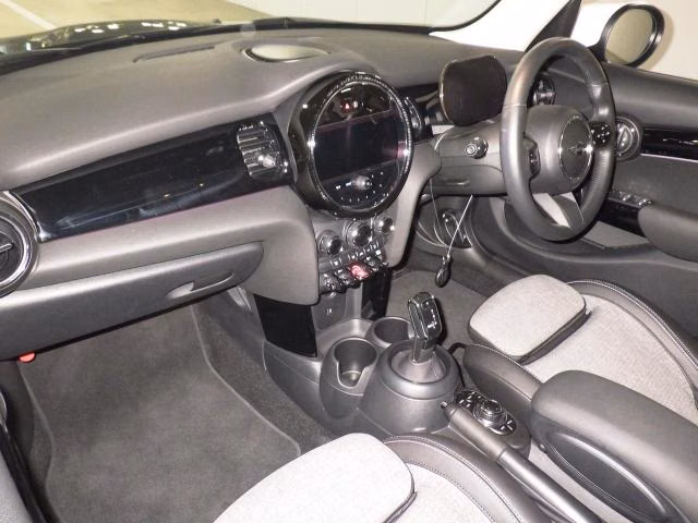 MINI HATCH