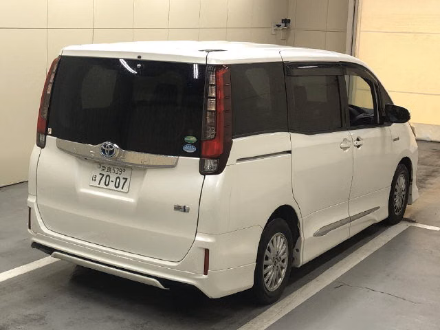 TOYOTA NOAH
