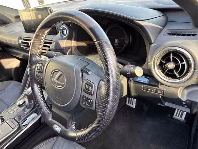 LEXUS IS300H
