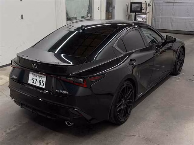 LEXUS IS300H