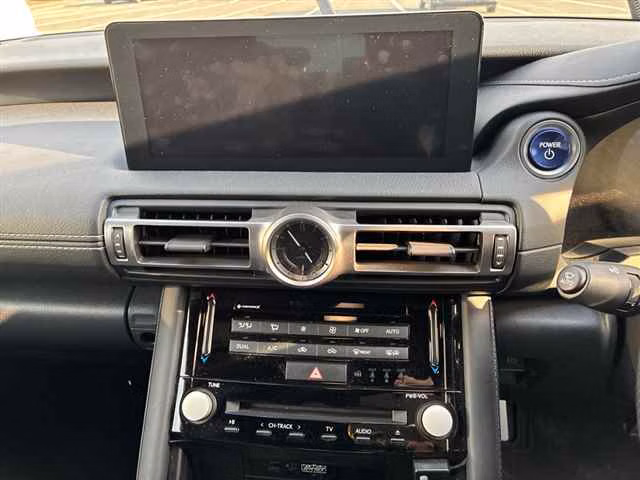 LEXUS IS300H