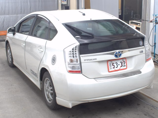 TOYOTA PRIUS