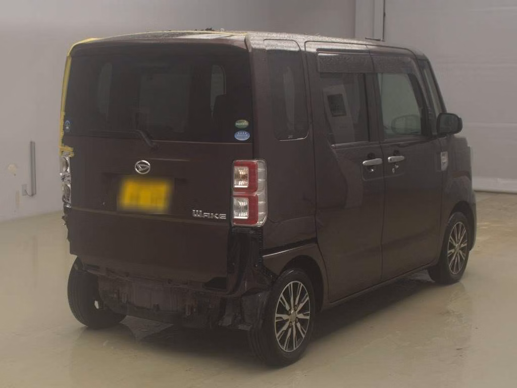 DAIHATSU WAKE
