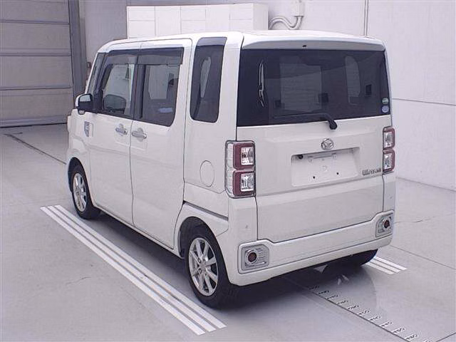 DAIHATSU WAKE