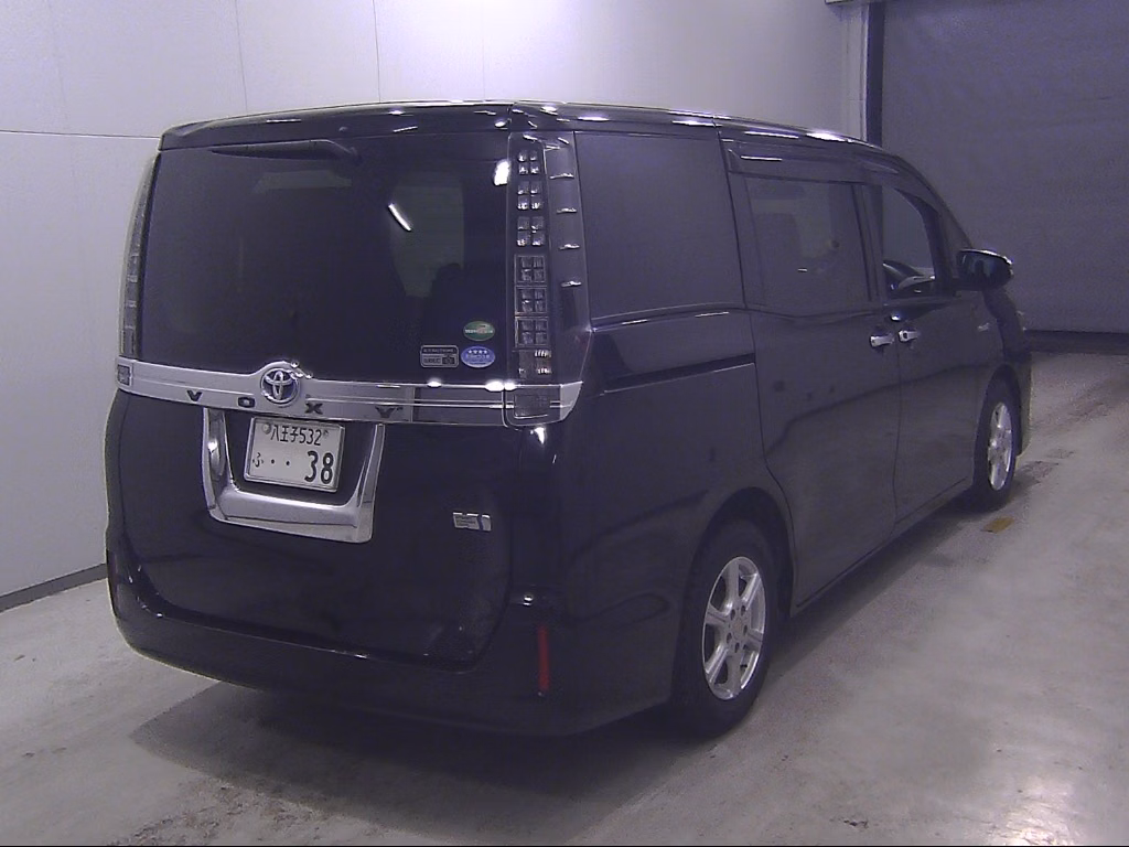 TOYOTA VOXY