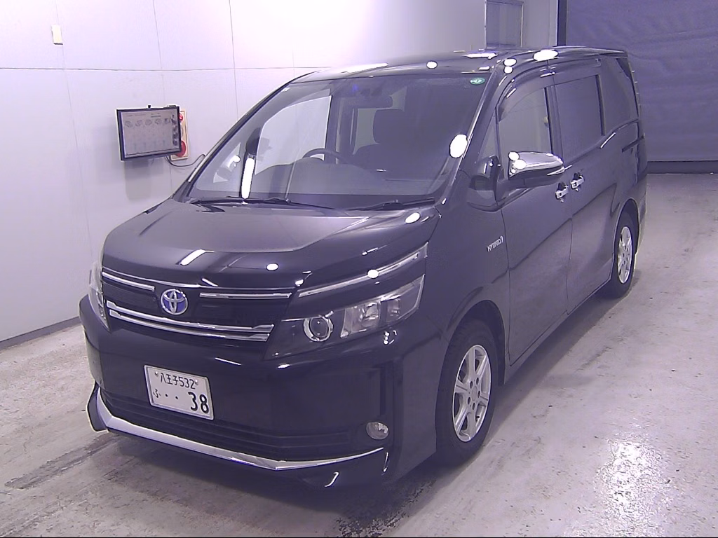 TOYOTA VOXY