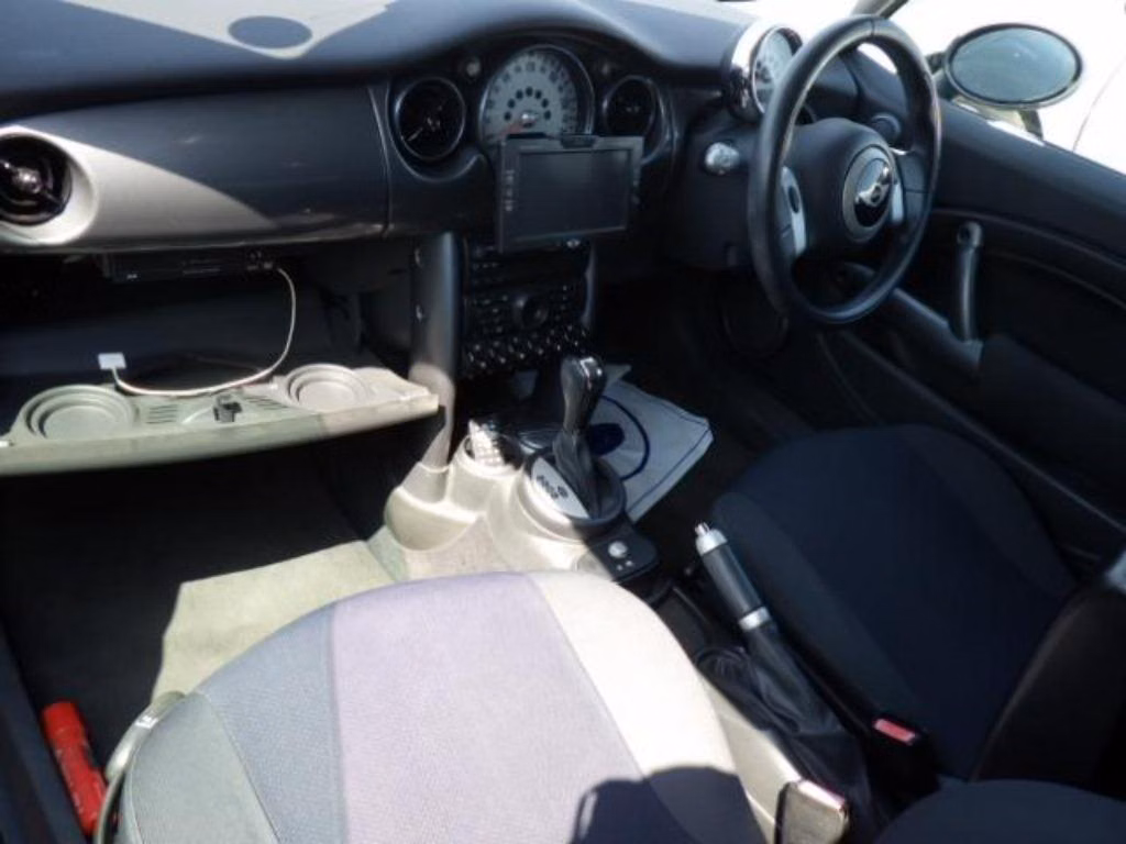 MINI HATCH