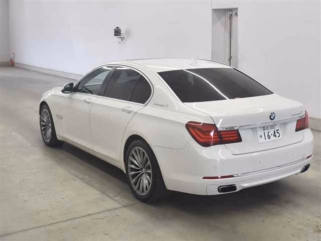 BMW 7-SERIES
