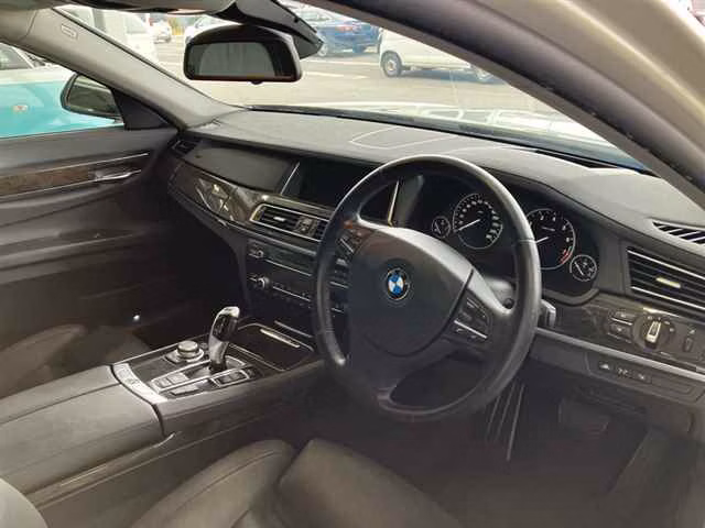 BMW 7-SERIES