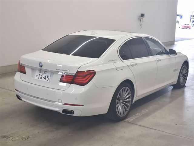 BMW 7-SERIES