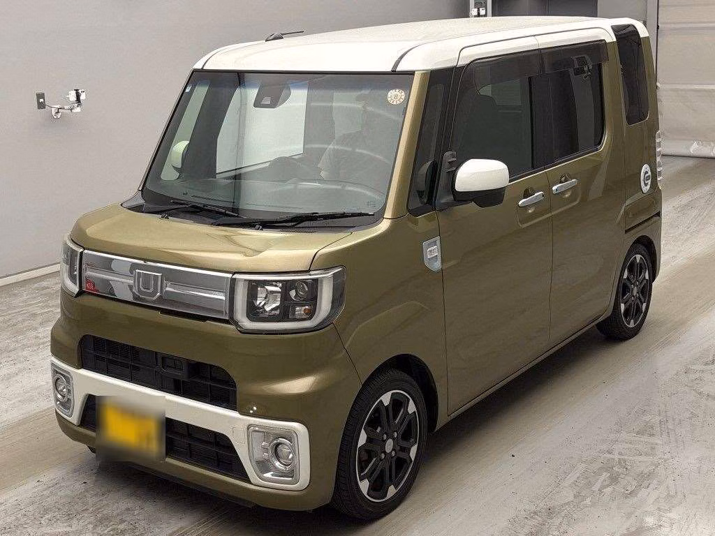 DAIHATSU WAKE