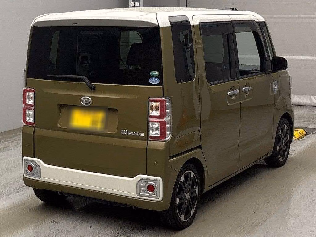 DAIHATSU WAKE
