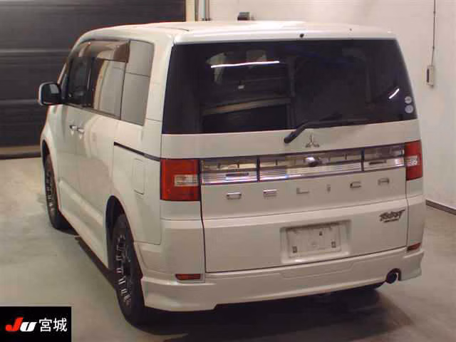 MITSUBISHI DELICA D:5