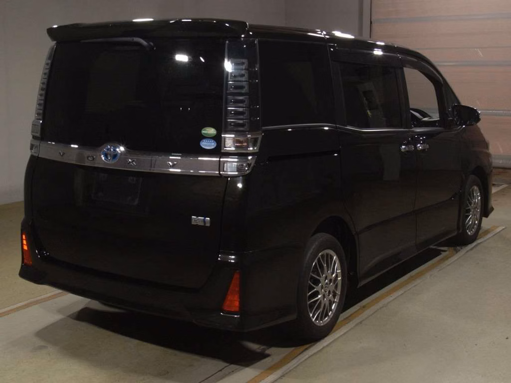 TOYOTA VOXY