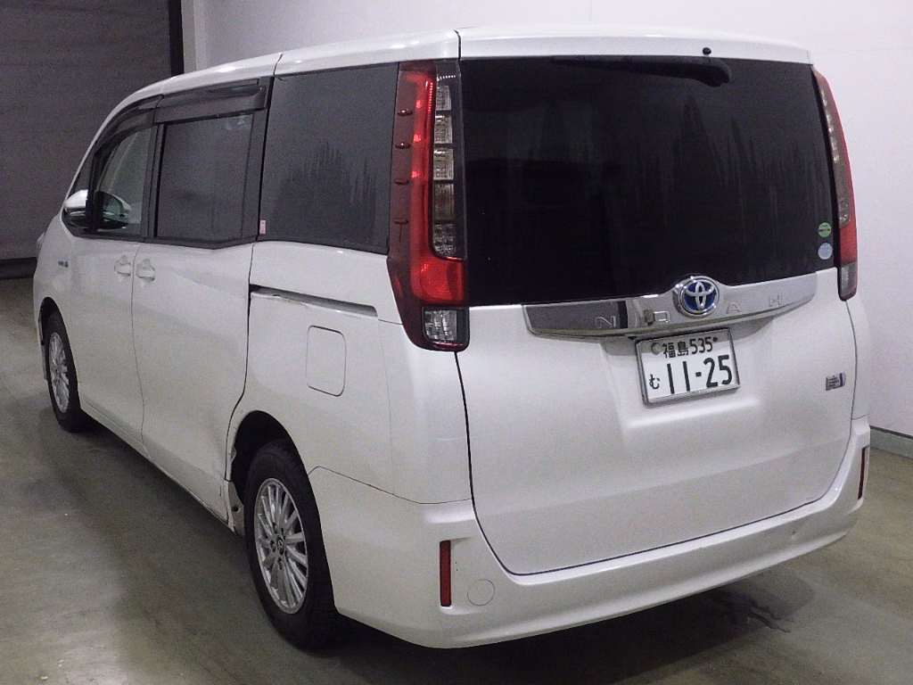 TOYOTA NOAH